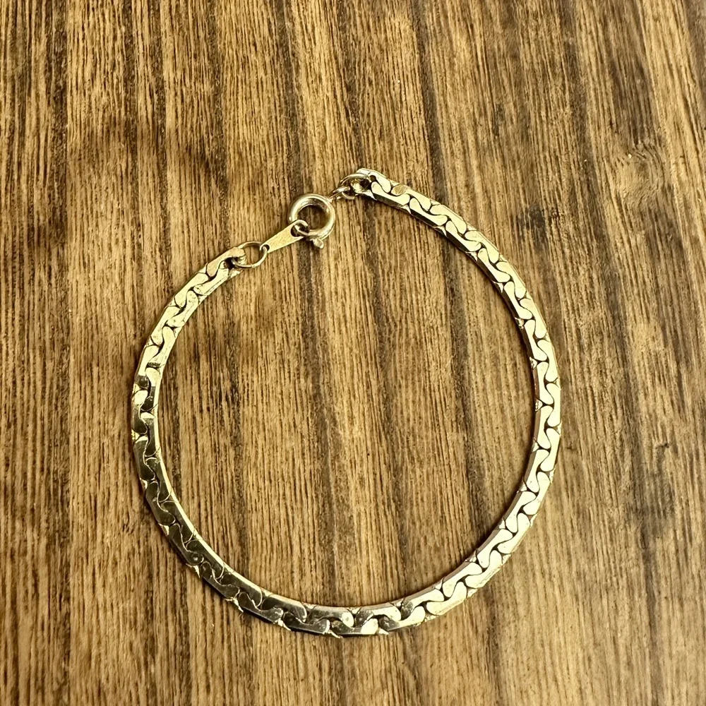 Vintage 80’s‎ Gold tone mariner link bracelet with a spring ring clasp